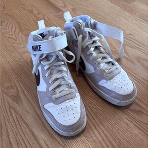 Nike High-Top Sneakers in Mauve/White/dark purple swoosh